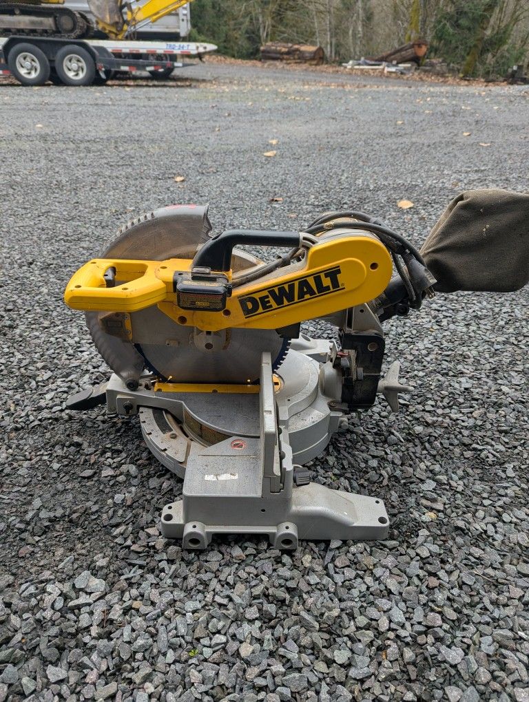 DeWalt Mider Saw, 12", Chop Saw