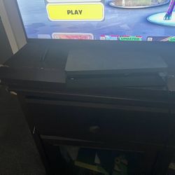 PS4 1tb Must Go (everything Works Great)