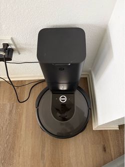 iRobot Roomba i3+ Robot Vacuum