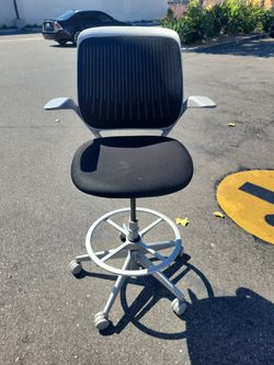 Caster's Kobi Stool