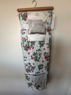Twin Reversible Strawberry Quilt Set