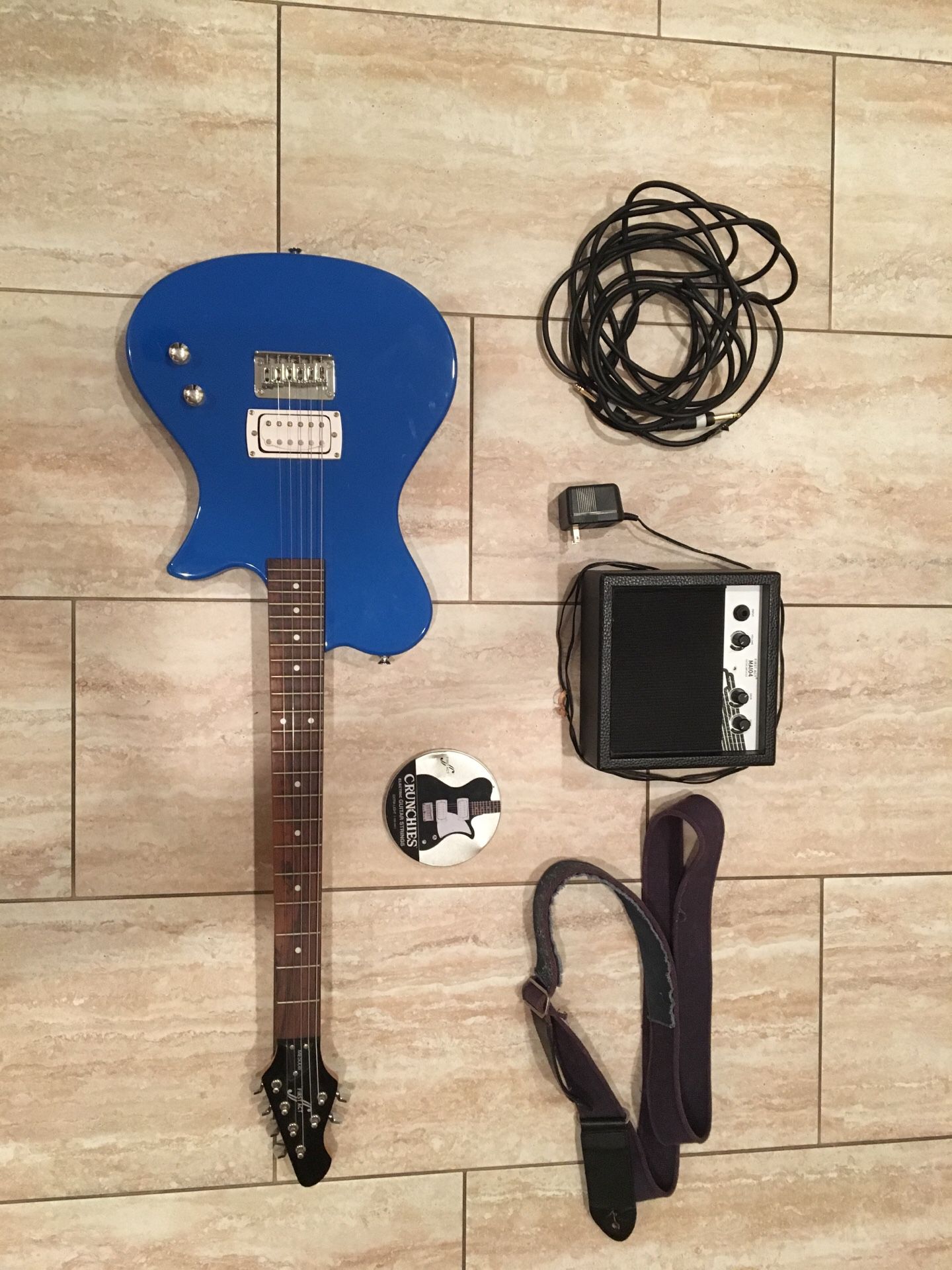First Act Guitar ME5008, AMP, STRAP