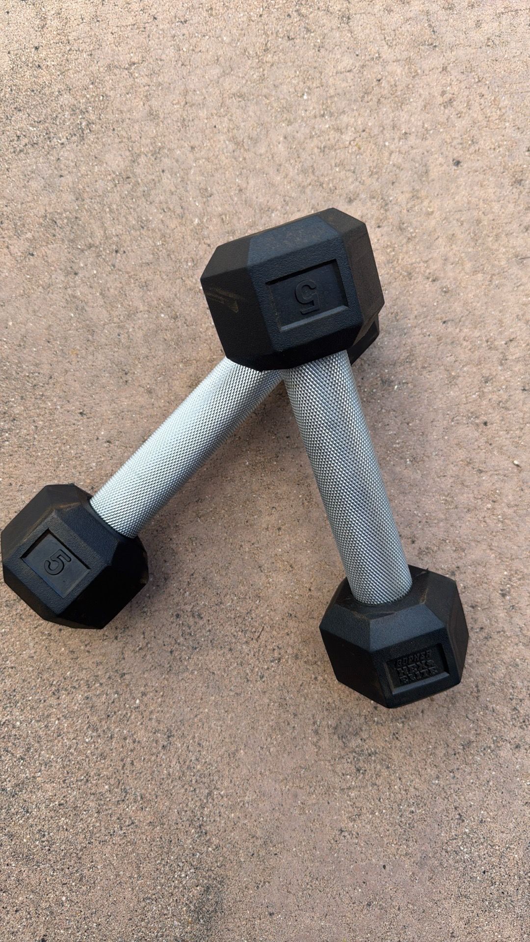 1 set of 5lb weights