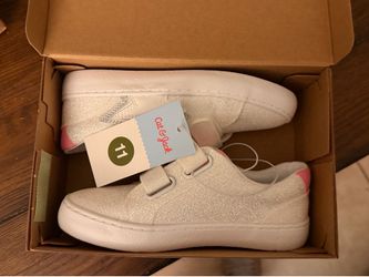 kid shoe SIZE 11 brand new