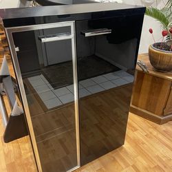 Cabinet with glass door and two glass shelves