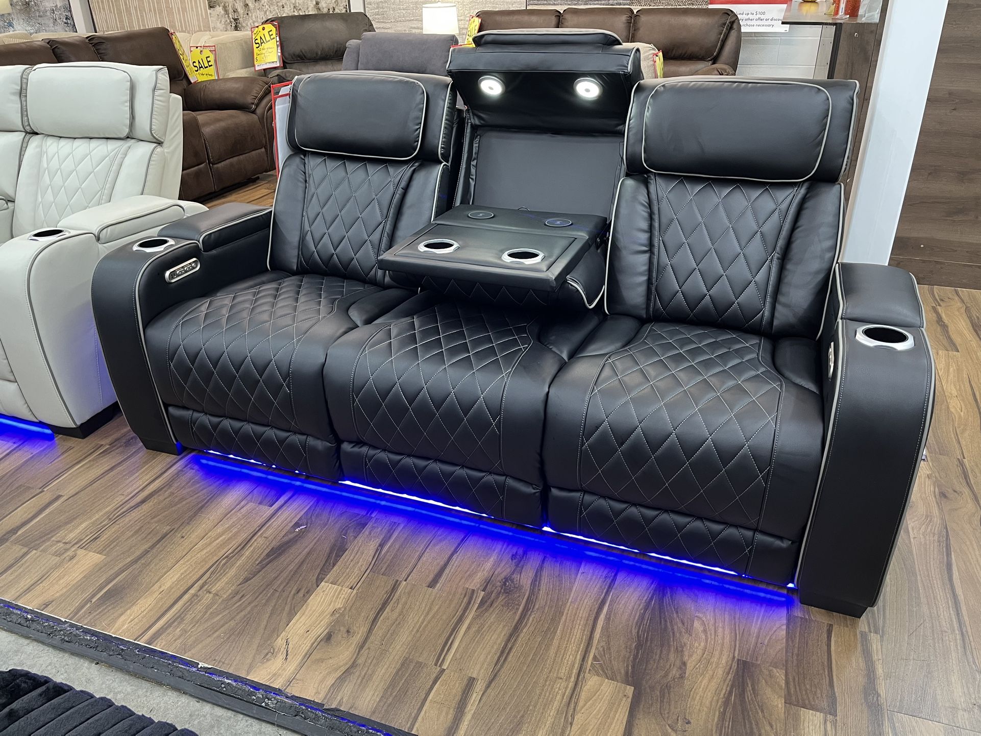 Power Reclining Sofa/Loveseat/Chair! 