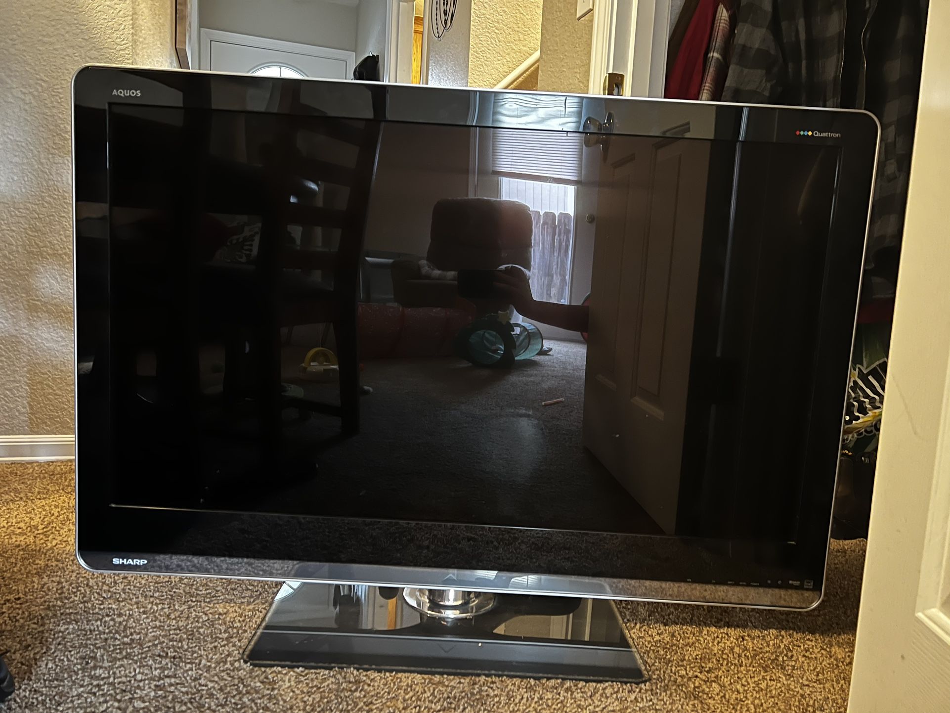 SHARP AQUOS LC-46LE810UN 46" LED-LCD TV