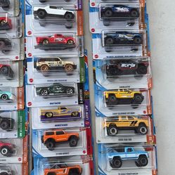 Hot wheels  Troquitas new 3 dollars each pick up in sun valley cash only