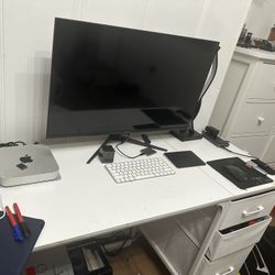 ONN 24” LED SLIM DESIGN MONITOR - Like new - Works - $ 200 