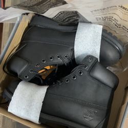 Mens black timberlands sizes 7-13 $120 each hmu 💯☝️🔥