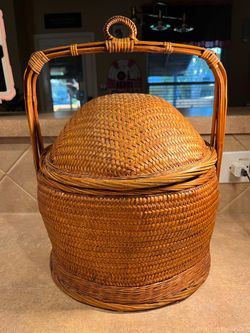 Vintage Chinese Sewing/Wedding Wicker & Bamboo Large Basket w/Dome Lid & Handle