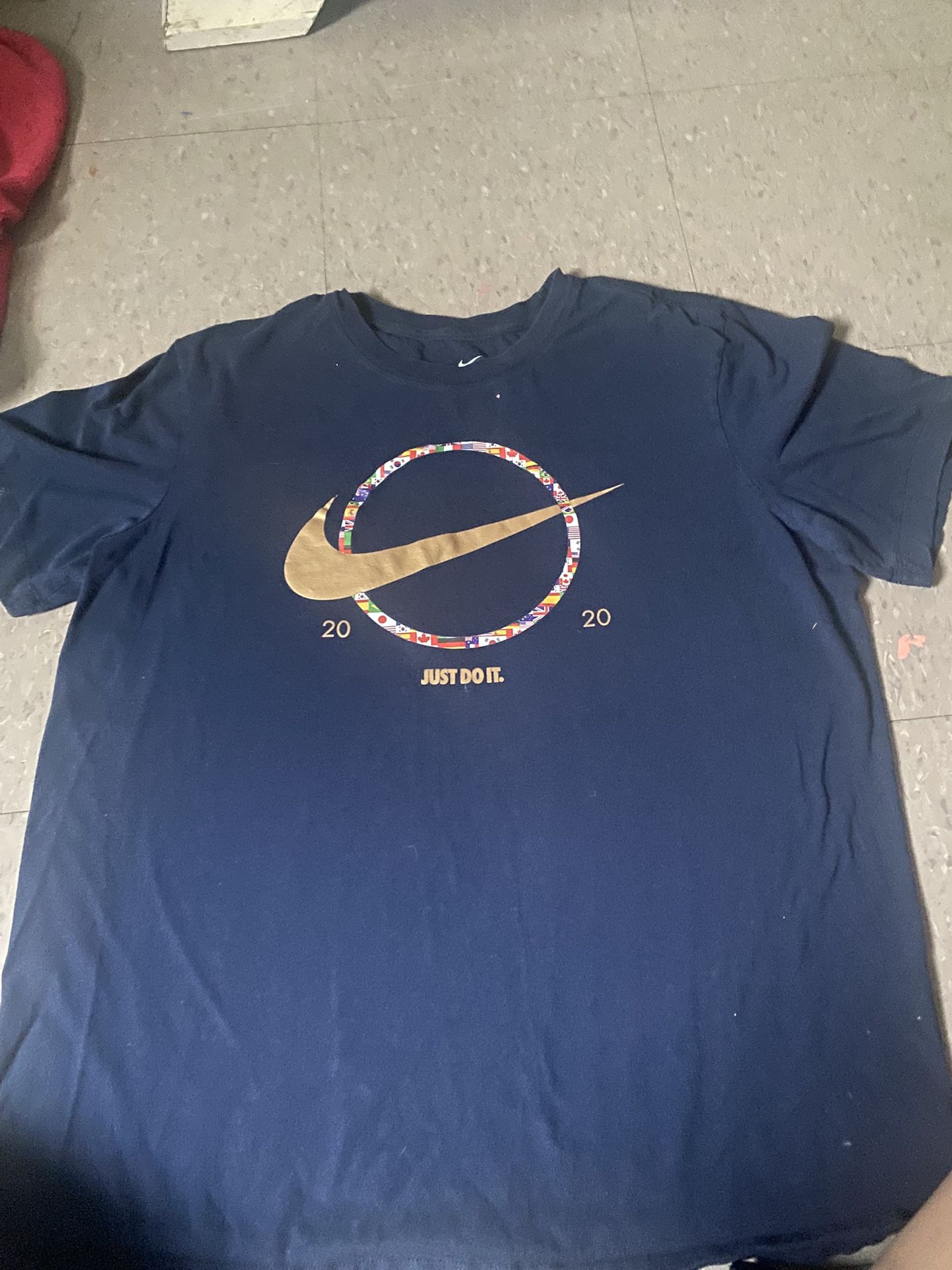 Nike Men's NSW PREHEAT Swoosh T-shirt.