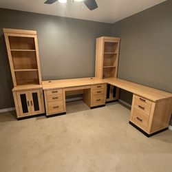 L-shaped Executive Desk - blonde w black pulls
