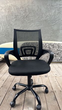 Swivel and Rolling Office Chair