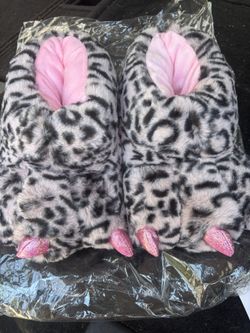 Size7-8 Ladies Slippers New 5.00