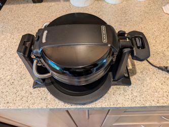 Waffle maker, black and decker