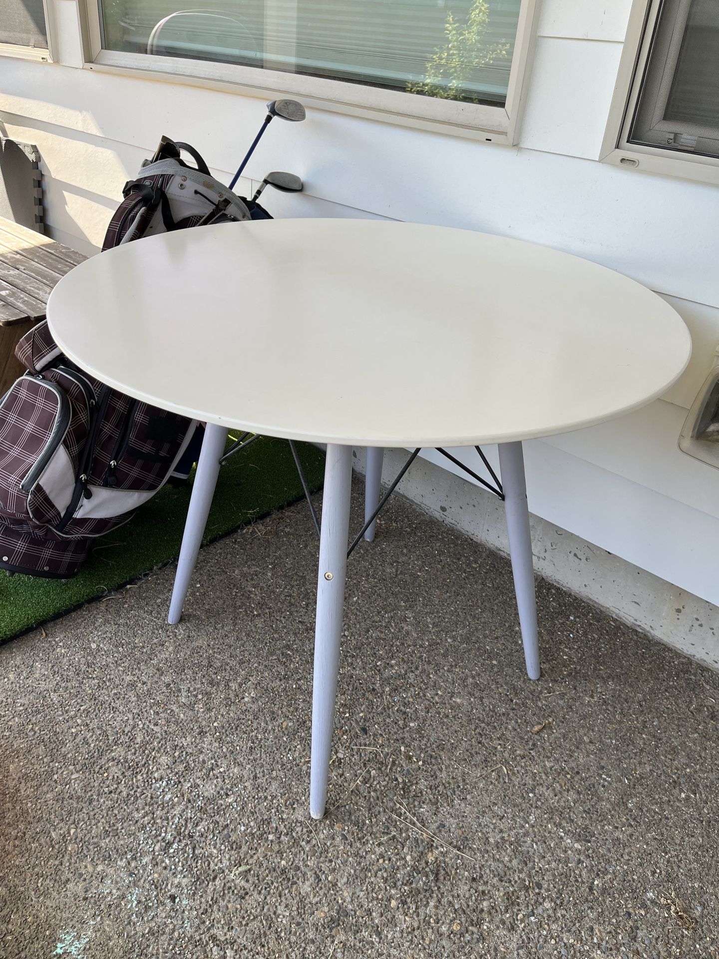 Round Table For 4