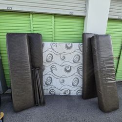 2018 Cherokee Forest River 27RR cushions and mattress