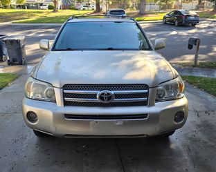 Se vende Toyota Highlander Hybrid Limited