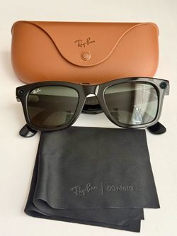 Meta Ray-Ban Gen 1 Wayfarer - Shiny Black, Standard Size, G15 Green Plano Lenses