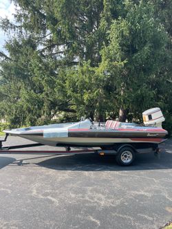 Bass boat fishing