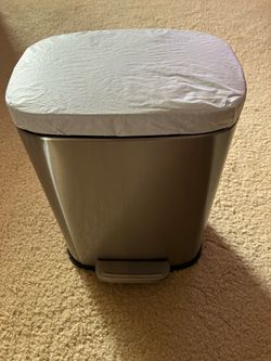 Amazon Basics MINI Trash Can, 1.32 Gallon (5L) Smudge Resistant Rectangular Bin with Soft-Close Lid, Step Foot Pedal, Removable Inner Bucket, Brushed 