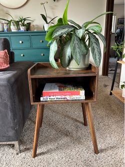 End table / night stand