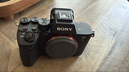 Sony A7 IV Mirrorless Camera Body - Excellent, Low Shutter Count
