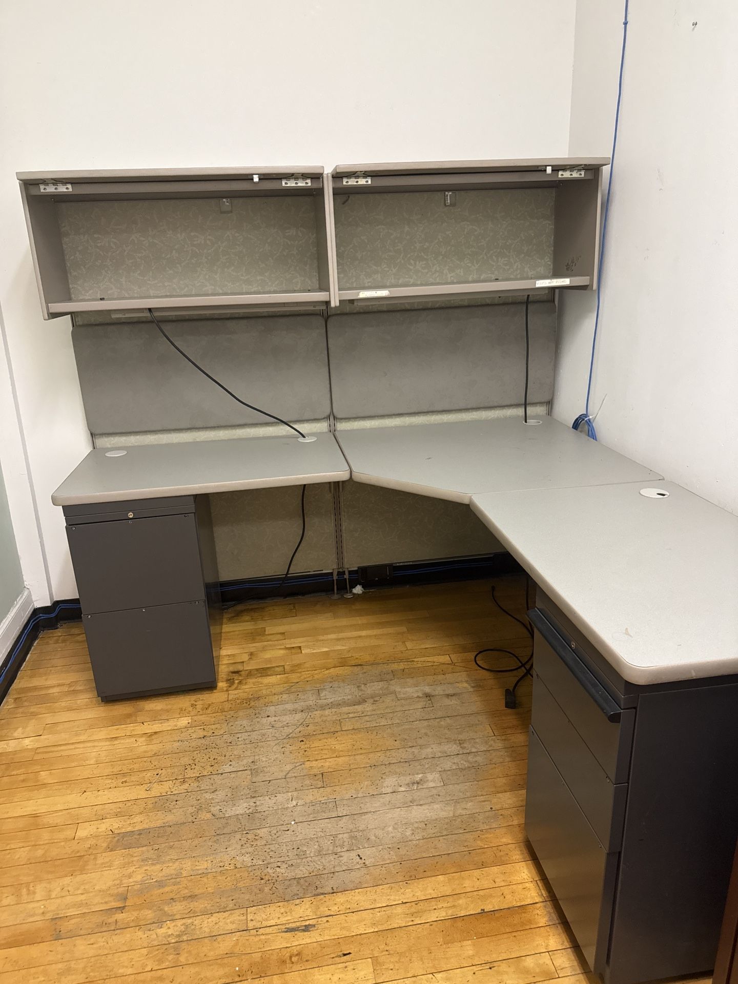 L-Shaped Office Desk with Hutch