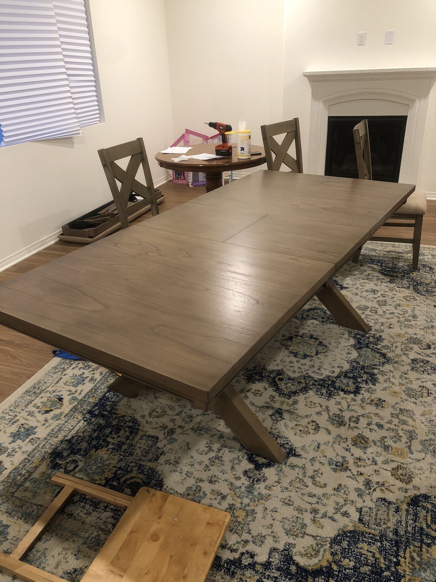 Extendable Dining Table w/ Chairs