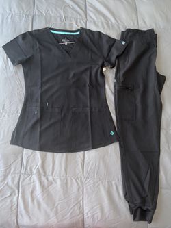 MedCouture scrubs - Please Read Description