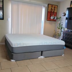 VERY NICE KING SIZE MATTRESS AND BOXSPRINGS FROM LIVING SPACES FOR SALE! IN GREAT CONDITION  FREE DELIVERY!!