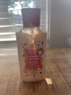 Bath & body Works, Strawberry snowflake Bath & body Works Strawberry snow