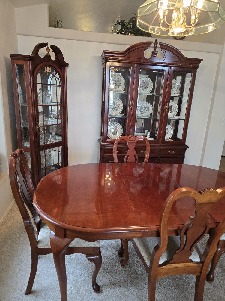 7 Pieces, Dining Table, Hutch and Curio Cabinet