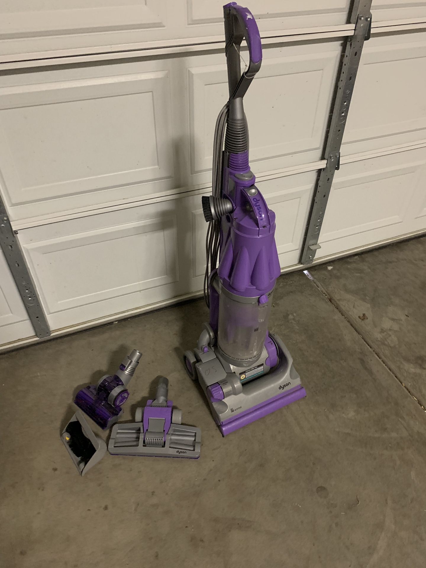 Dyson DC07 Animal Vacuum w/attachments