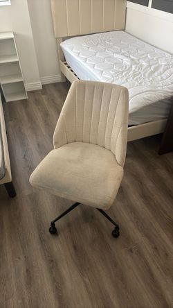 Free Rolling Chair