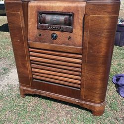 1939/1940 Montgomery Ward Airline Cabinet Radio 