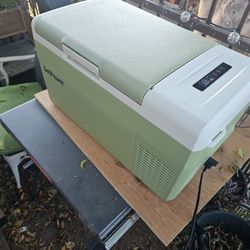 Portable 12v Refrigerator/ Freezer 21qt