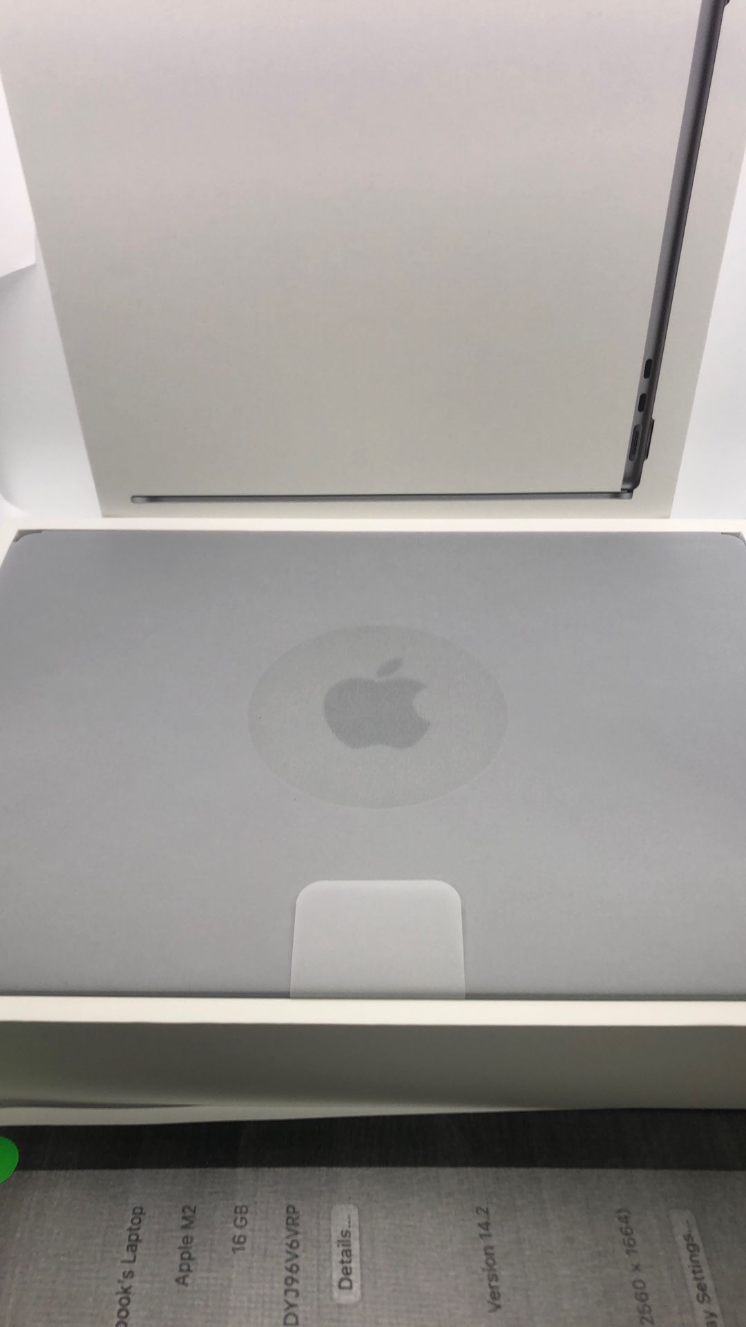 Open box MacBook Air, 2022 M2 chip 16 GB 13.6 inch display