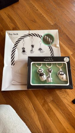 Dockatot Arch And Toy Set