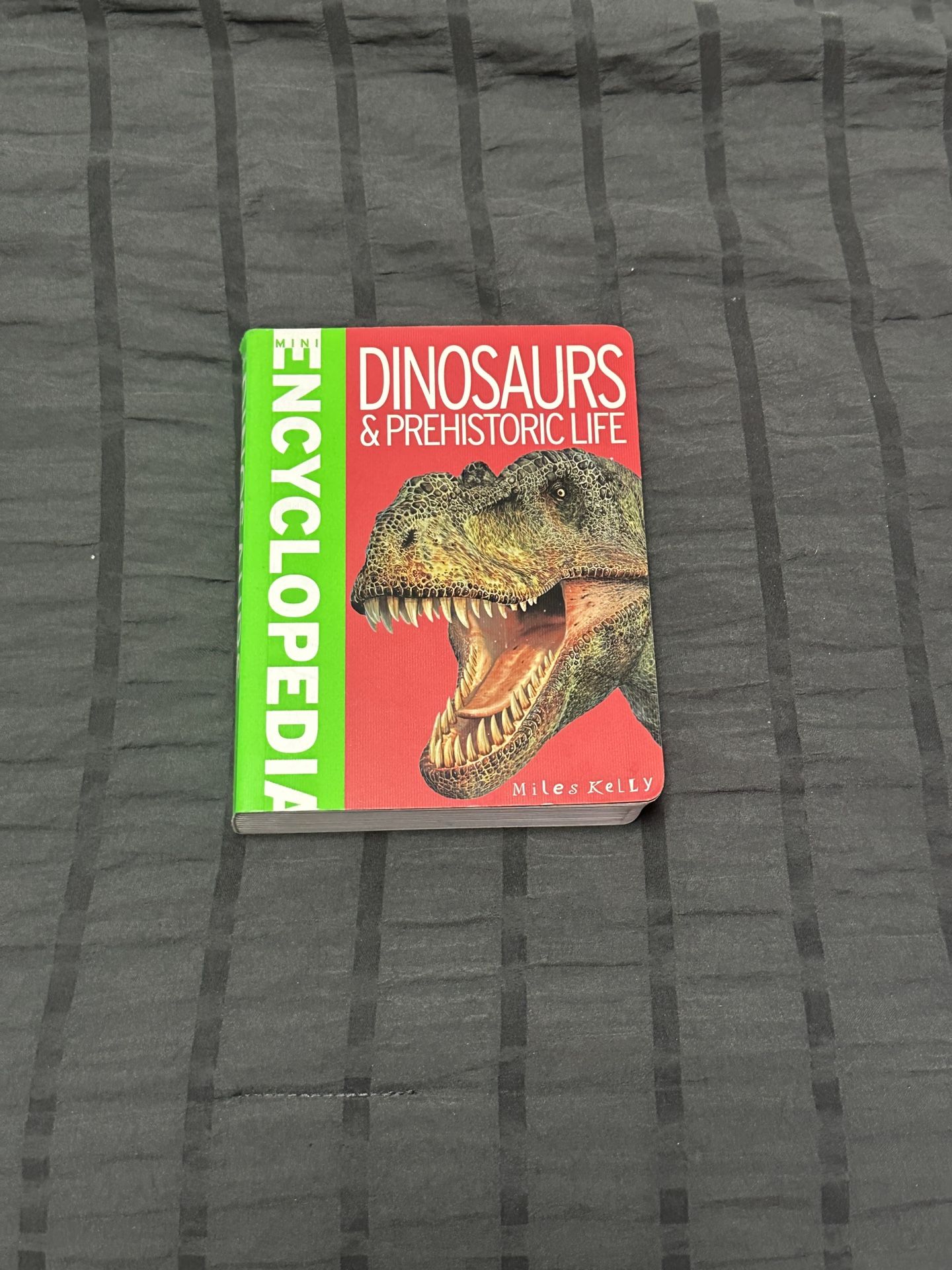 Dinosaurs and Prehistoric Life Encyclopedia Book