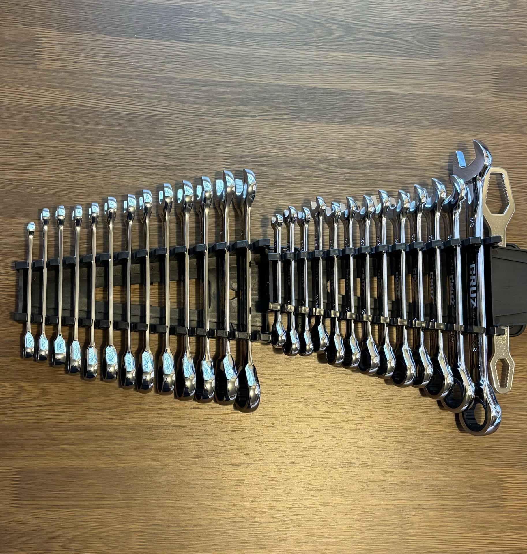 Tool sale - 27 Set ratchet wrenches never used