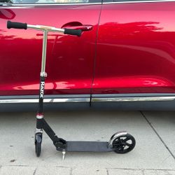 Razor Manual Push Scooter - Black And Chrome