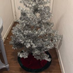 Christmas Tree Silver Withe Cover Under It