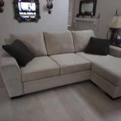 Sofa With Reversible Chase