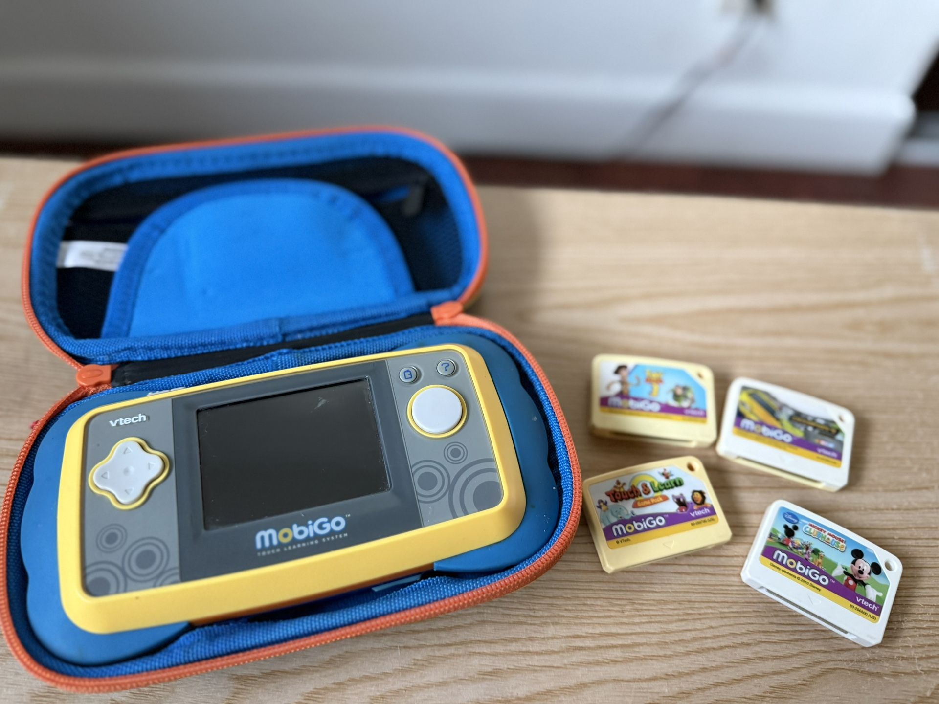 MobiGo Console + Games