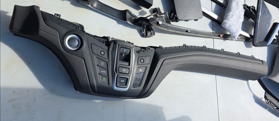center dash panel bezel with a gear selector switch for a 2018-2025 Honda Odyssey.