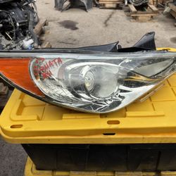 2013 Hyundai Sonata RH Side Headlight 