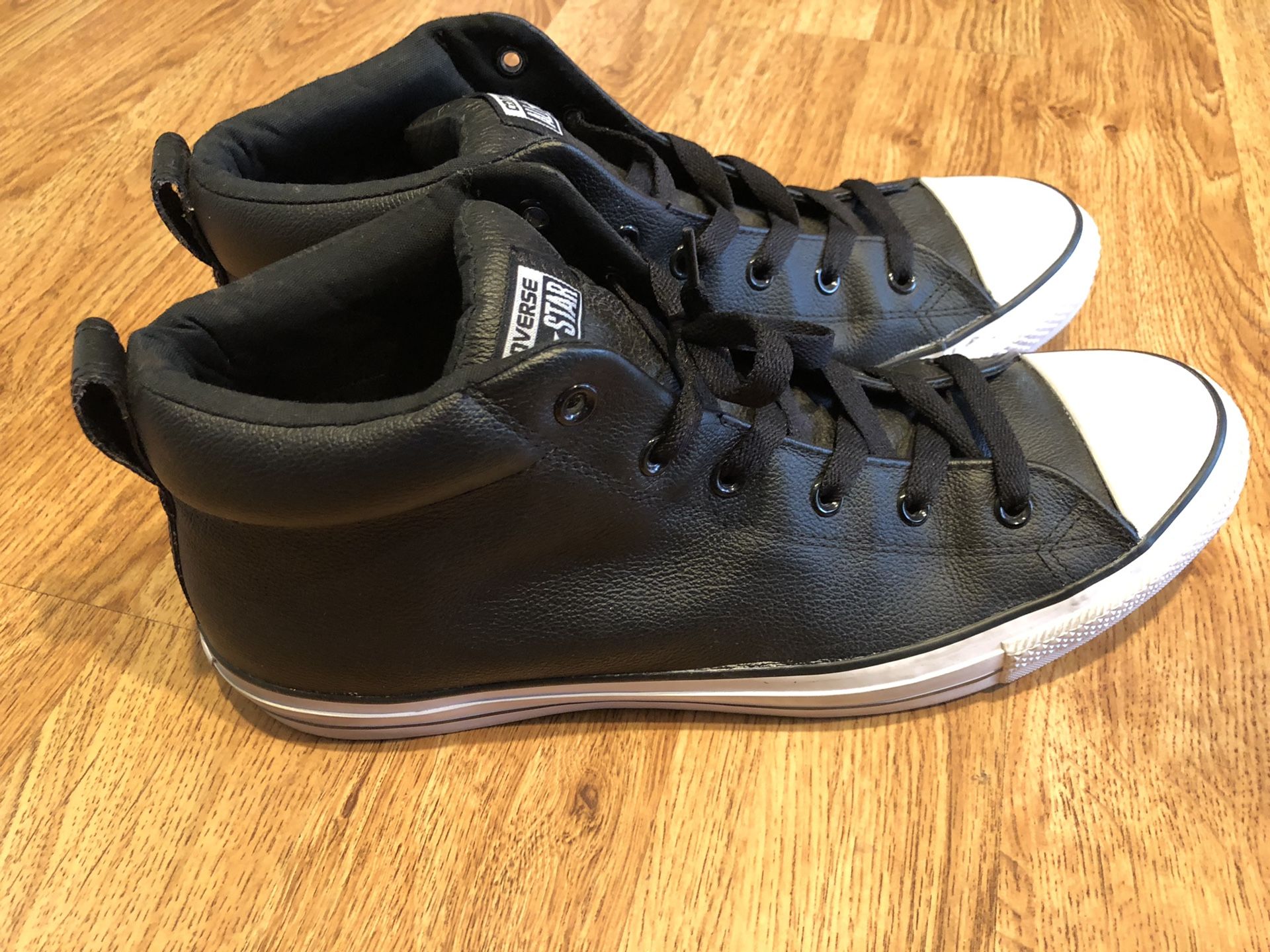 Size 13 Men’s converse leather hi-tops like new