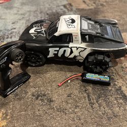 4x4  Traxxas Slash  Battery And Charger Included